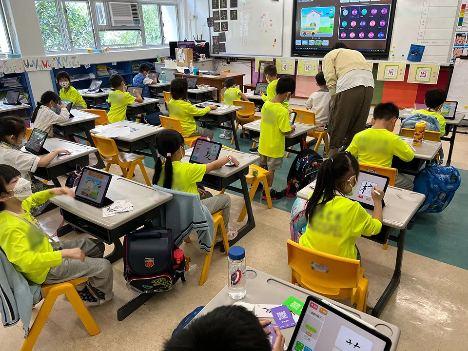 Teacher guiding students with Turtle Learn